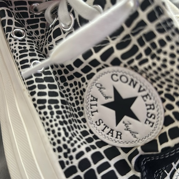 BLACK AND WHITE SPOTTED CONVERSE - Picture 4 of 4